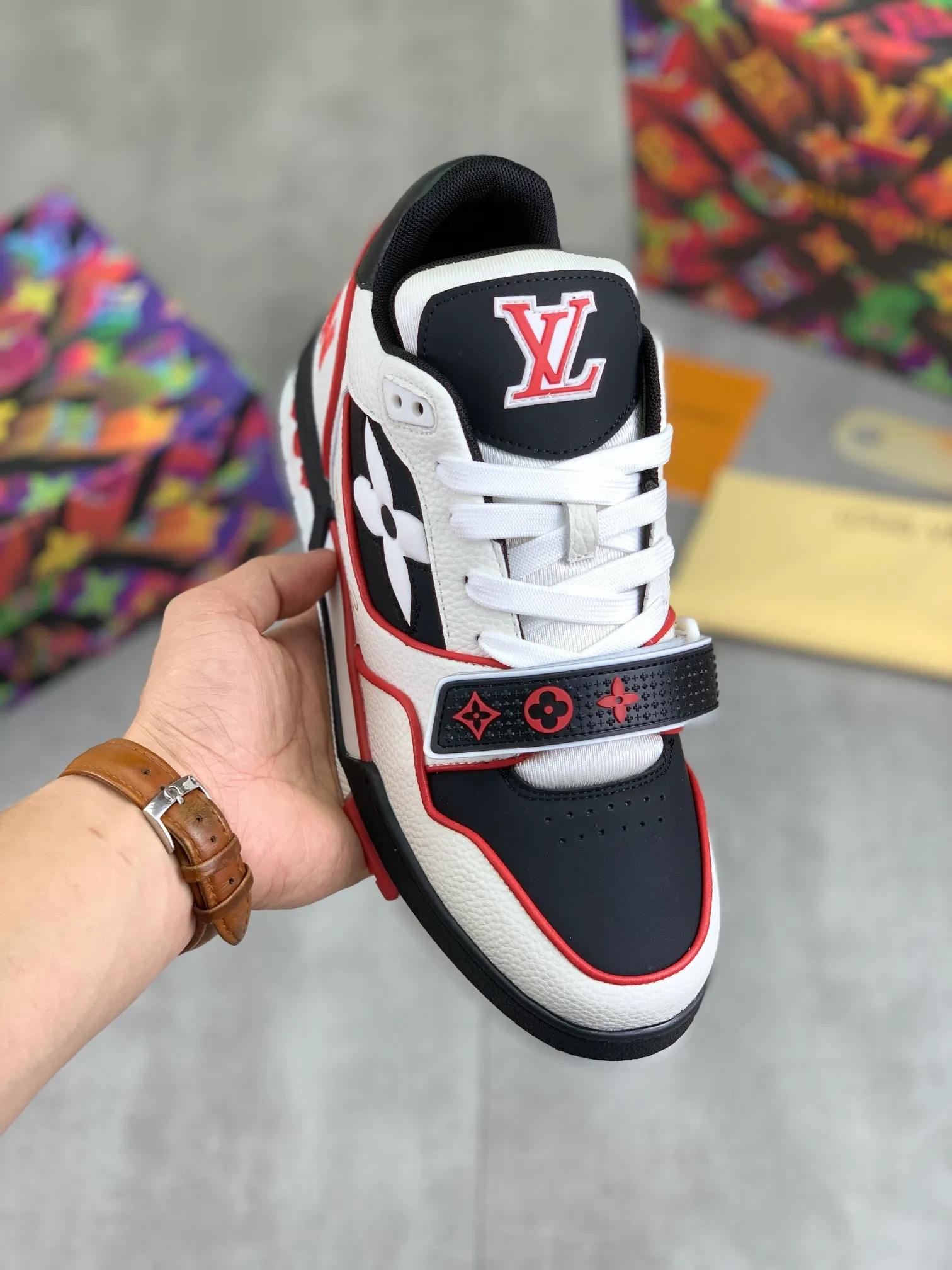 Men's shoes 💰P580 New style 💰💎💎Latest color High version 2025Louis*Vuitto* LV Traine Catwalk TRAINER outsole and fabric private model A shoe that definitely costs a lot of money and effort. This series was designed after the arrival of Vifgil. It is favored by many fans every season. Original TPU outsole Original packaging Men's size: 38-45 (46 can be customized) Color: 3️⃣ colors available (available from stock, super fast delivery)